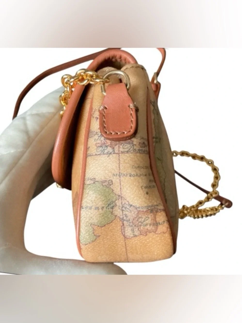 Prima Classe Geo Classic PRISTINE Crossbody NWOT ALVIERO MARTIN